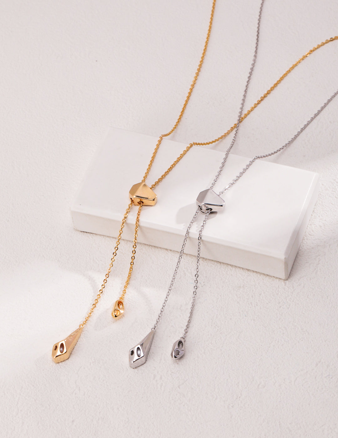 Forma Lariat Necklace