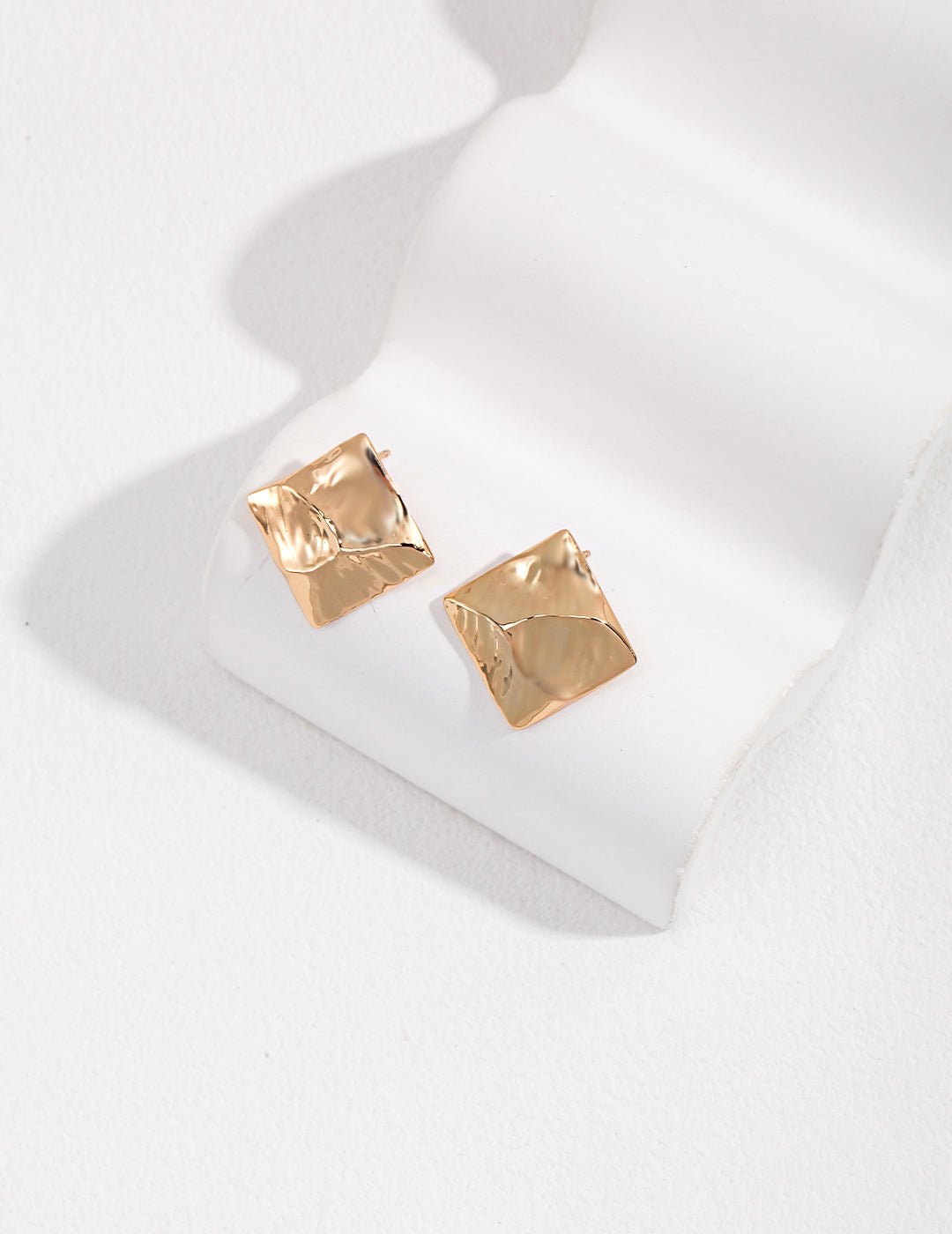 Varia Studs