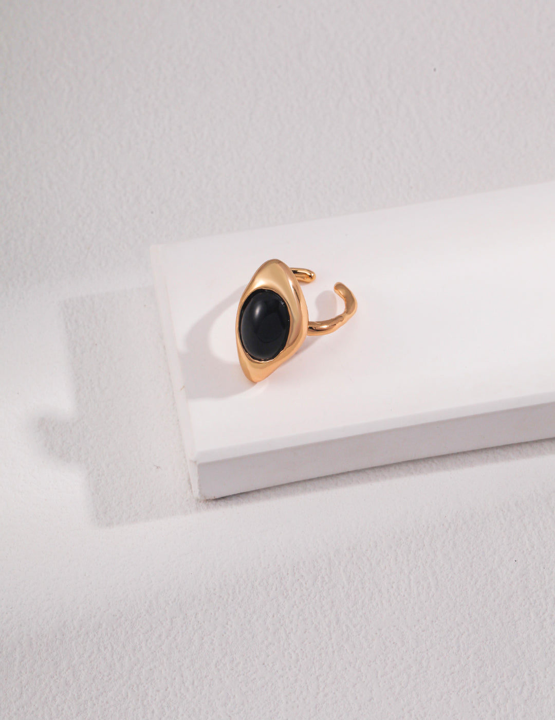 Occhio Nero Ring