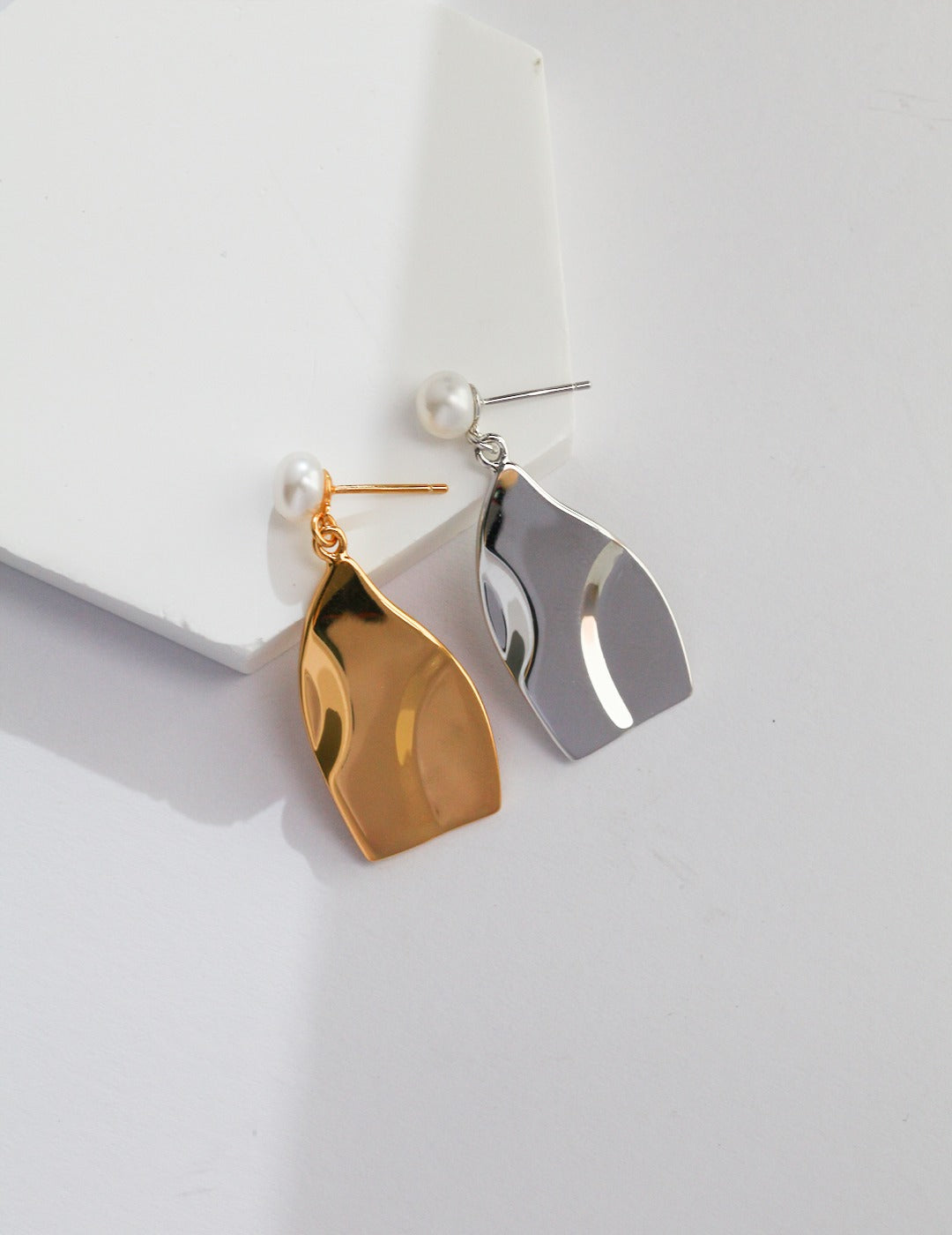 Onda Earrings